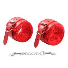 Carregar imagem no visualizador da galeria, Algemas vermelhas para pulsos - Premium fur lined wrist red - Latetobed