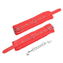 Carregar imagem no visualizador da galeria, Algemas vermelhas para pulsos - Premium fur lined wrist red - Latetobed