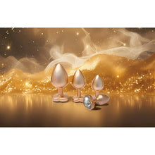 Carregar imagem no visualizador da galeria, Conjunto 3 plugs anais em metal dourados com brilhantes em coração - Pearl gold plug set