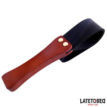 Carregar imagem no visualizador da galeria, Palmatória com cabo de madeira - Wood handle paddle