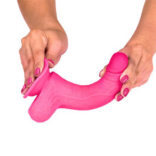Carregar imagem no visualizador da galeria, Dildo deslizante com dupla camada 7” - Rosa - 18 cm - Slidy Fluchsia - Like True