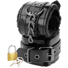 Carregar imagem no visualizador da galeria, Algemas para pulsos com cadeado - Black handcuffs with fur and padlock - Darkness