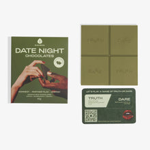 Carregar imagem no visualizador da galeria, Chocolates afrodisíacos morango e matcha + jogo verdade ou consequência