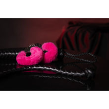 Carregar imagem no visualizador da galeria, Algemas metálicas para pulsos - com pêlo rosa - Furry metal hand cuffs - Ouch!
