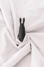 Carregar imagem no visualizador da galeria, Mini Vibrador - Coelho preto