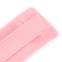 Carregar imagem no visualizador da galeria, Algemas para pulsos ou tornozelos com velcro - Fur velcro cuffs - Rosa - Into You