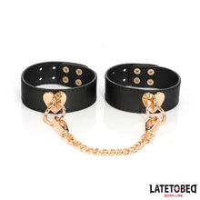 Carregar imagem no visualizador da galeria, Kit BDSM - Mala de luxo com 8 acessórios - Latetobed