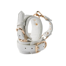Carregar imagem no visualizador da galeria, Algemas de pulsos - Brancas - Blaze Elite