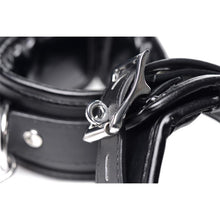 Carregar imagem no visualizador da galeria, Mesa de bondage dobrável com algemas
