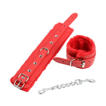 Carregar imagem no visualizador da galeria, Algemas vermelhas para pulsos - Premium fur lined wrist red - Latetobed
