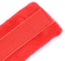 Carregar imagem no visualizador da galeria, Algemas para pulsos ou tornozelos com velcro - Fur velcro cuffs - Vermelho - Into You
