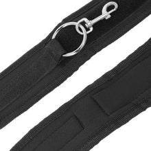 Carregar imagem no visualizador da galeria, Algemas ajustáveis para pulsos ou tornozelos - Preto -  Neoprene Handcuffs - Darkness

