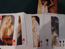 Carregar imagem no visualizador da galeria, Jogo de cartas gigantes com fotos eróticas
