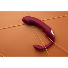 Carregar imagem no visualizador da galeria, Strap-on com movimento de dedo - Bendable vibrating strapless strap-on - Loveline
