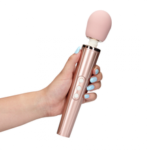 Carregar imagem no visualizador da galeria, Estimulador / Varinha - Recarregável - Rose gold - Wand Vibrator - Loveline
