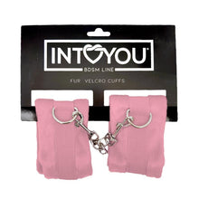 Carregar imagem no visualizador da galeria, Algemas para pulsos ou tornozelos com velcro - Fur velcro cuffs - Rosa - Into You
