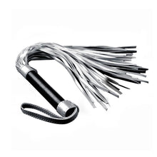 Carregar imagem no visualizador da galeria, Chicote prateado - Struggle My Flogger - LoveToy
