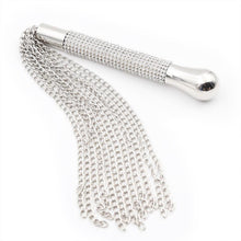 Carregar imagem no visualizador da galeria, Chicote prateado - Rhinestone handle chain tassel flogger - Latetobed
