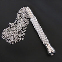 Carregar imagem no visualizador da galeria, Chicote prateado - Rhinestone handle chain tassel flogger - Latetobed
