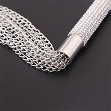 Carregar imagem no visualizador da galeria, Chicote prateado - Rhinestone handle chain tassel flogger - Latetobed
