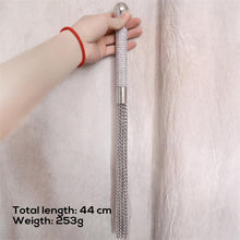 Carregar imagem no visualizador da galeria, Chicote prateado - Rhinestone handle chain tassel flogger - Latetobed
