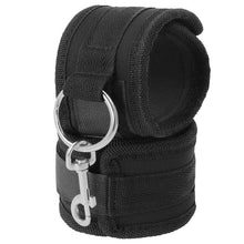 Carregar imagem no visualizador da galeria, Algemas ajustáveis para pulsos ou tornozelos - Preto -  Neoprene Handcuffs - Darkness
