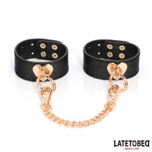 Carregar imagem no visualizador da galeria, Kit BDSM - Mala de luxo com 8 acessórios - Latetobed
