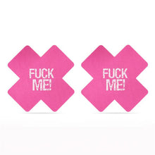 Carregar imagem no visualizador da galeria, Pack 2 Tapa-mamilos em Cruz - Fuck Me - Preto e Rosa - Nipple Pastie - Love Toy
