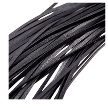 Carregar imagem no visualizador da galeria, Chicote Erotic Flogger Preto - Alive
