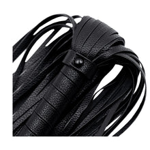 Carregar imagem no visualizador da galeria, Chicote Erotic Flogger Preto - Alive
